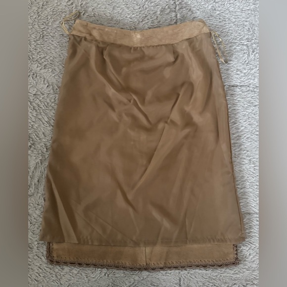 Boutique Europa Vintage Y2K Suede Leather Camel Hue Midi Skirt w/ Crochet Seams - Picture 3 of 15